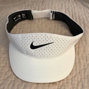 Nike Featherlight AeroBill Dri-FIT Sports Visor | White | Tennis Golf Pickleball